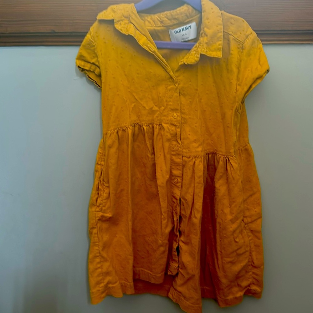 Old navy girls dress size S (6-7)